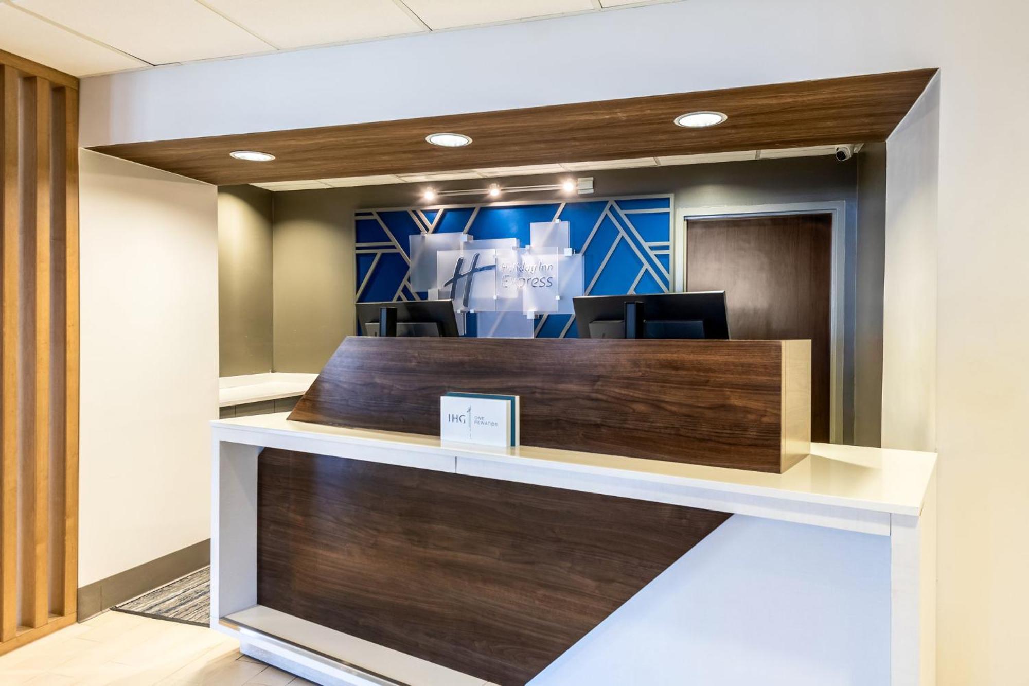 Holiday Inn Express Hotels- Hampton By Ihg Exterior foto