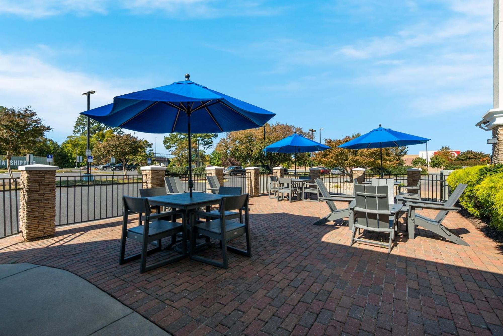 Holiday Inn Express Hotels- Hampton By Ihg Exterior foto