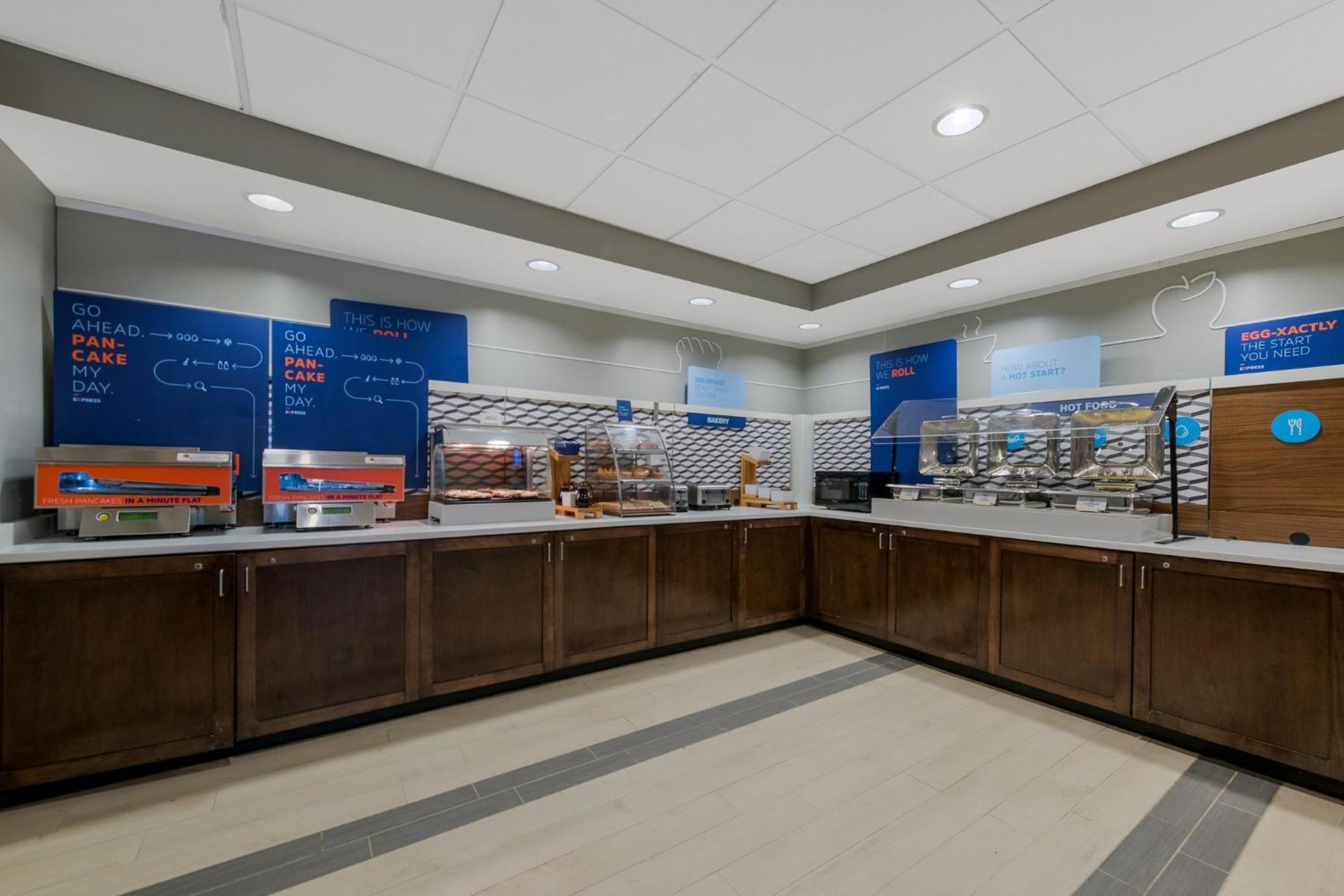 Holiday Inn Express Hotels- Hampton By Ihg Exterior foto